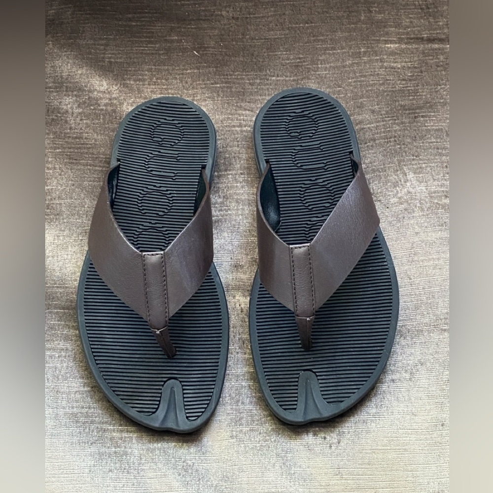 ✨BRAND NEW ✨💯% AUTHENTIC GUCCI RUBBED FLAT